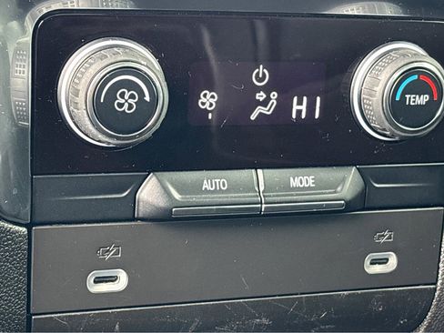 Used 2024 Chevrolet Tahoe LT image 28