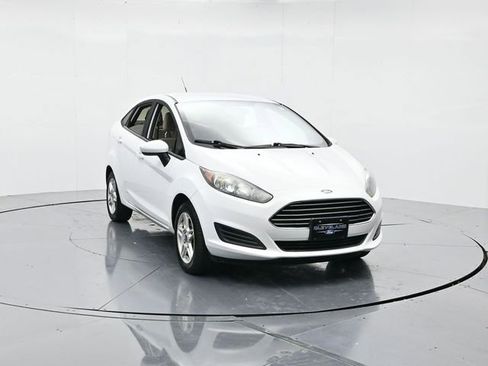 Used 2018 Ford Fiesta SE image 4