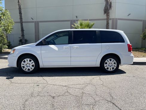 Used 2015 Dodge Grand Caravan SE w/ Quick Order Package 29E SE FWD image 4