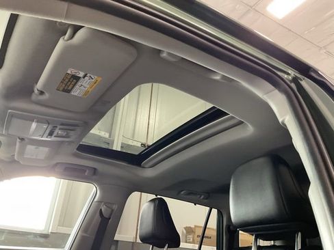 Used 2023 Toyota Highlander XLE image 18