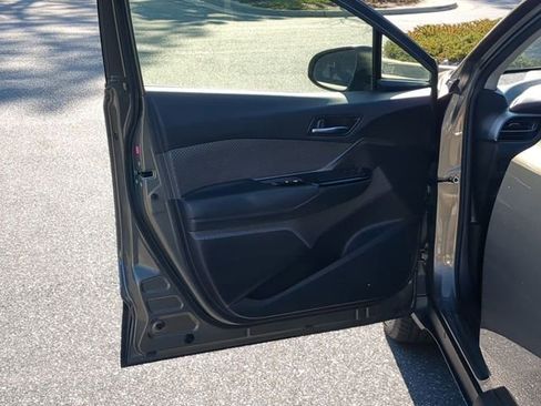 Used 2021 Toyota C-HR XLE image 19