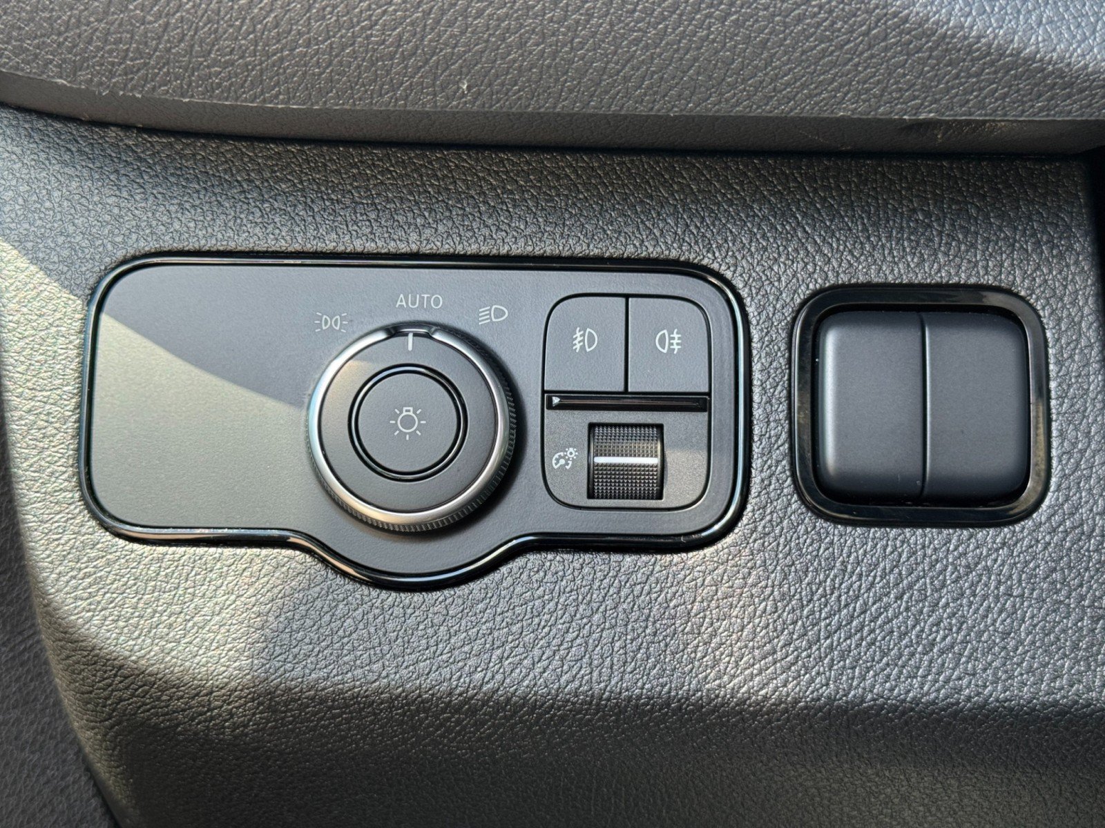 Used 2021 Mercedes-Benz Sprinter 2500 w/ Comfort Plus Package image 18