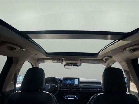 New 2026 Lincoln Corsair Premiere image 17