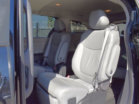 Used 2024 Toyota Sienna Limited AWD/4WD image 30