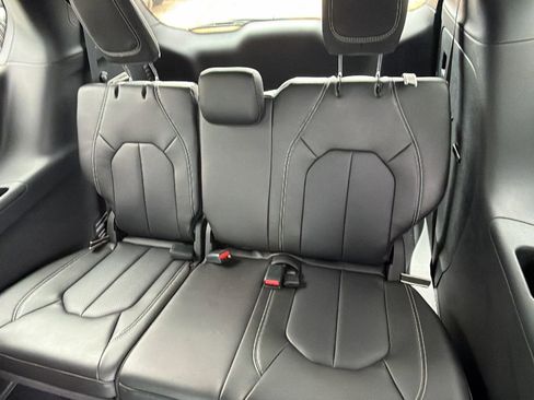New 2026 Chrysler Pacifica Select FWD image 19