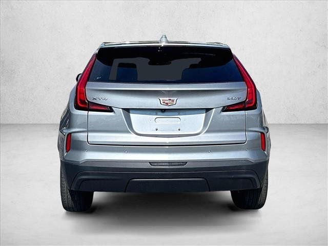 Used 2024 Cadillac XT4 Luxury w/ Cold Weather Package FWD image 4