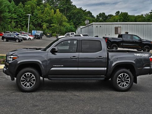 Used 2023 Toyota Tacoma TRD Sport w/ Technology Package AWD/4WD image 4