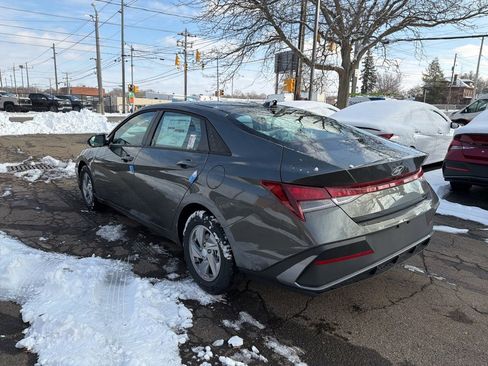 New 2026 Hyundai Elantra SE image 5