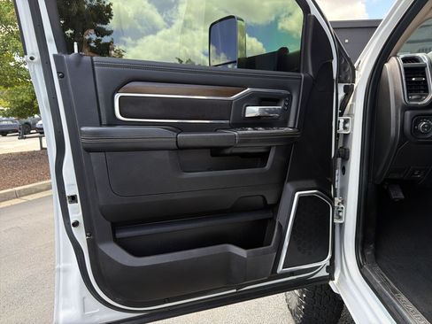 Used 2022 RAM 3500 Laramie AWD/4WD image 24