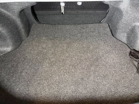 Used 2017 Toyota Camry LE image 21