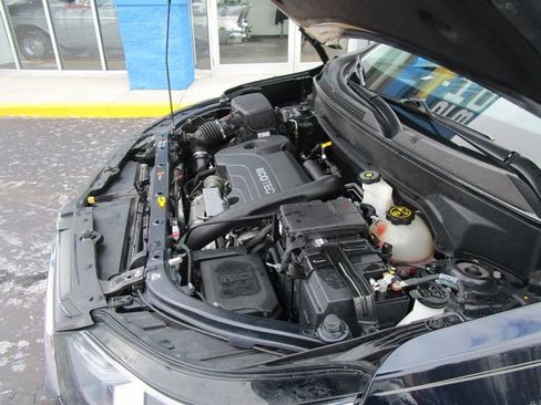 Used 2020 Chevrolet Equinox LT w/ Driver Convenience Package image 9