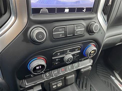 Used 2020 Chevrolet Silverado 2500 LTZ image 21