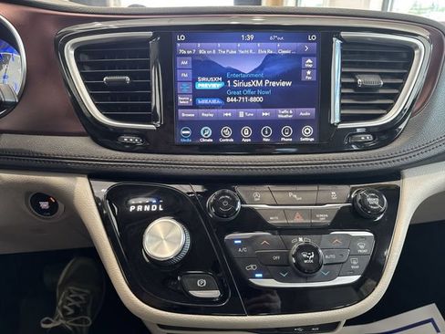 Used 2019 Chrysler Pacifica Limited FWD image 24