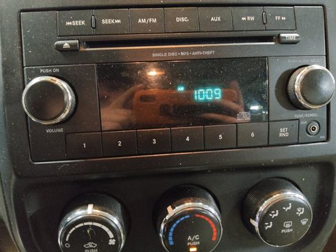 Used 2015 Jeep Patriot Sport image 25