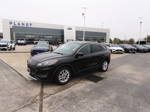 Used 2020 Ford Escape SE image 2