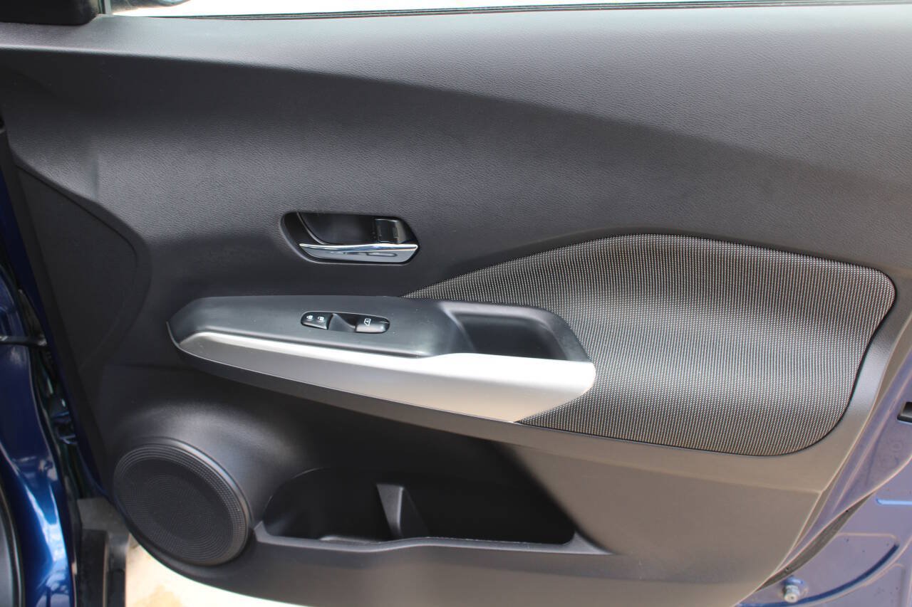 Used 2019 Nissan Kicks SV FWD image 9