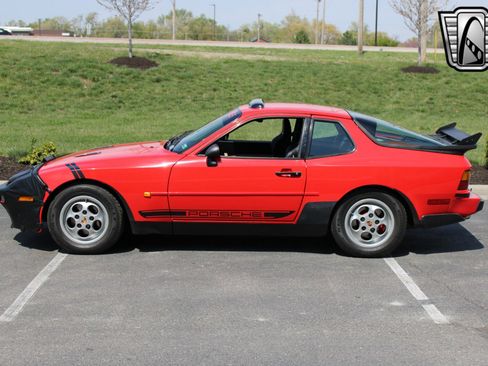 Used 1988 Porsche 944 Coupe image 2