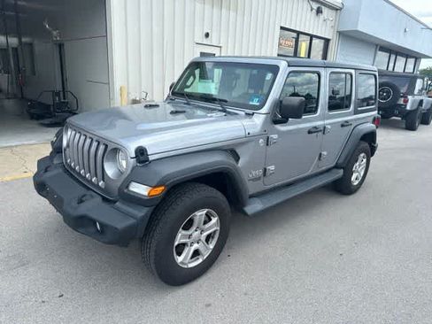Used 2018 Jeep Wrangler Unlimited Sport S AWD/4WD image 10