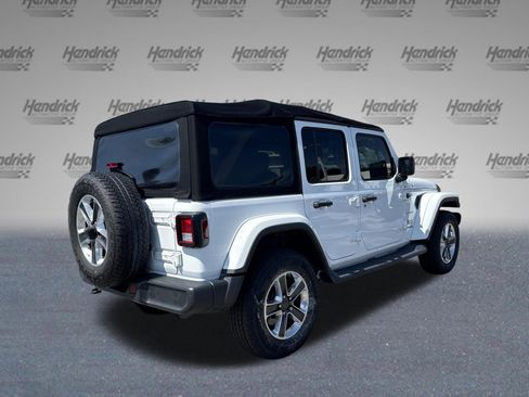 Used 2018 Jeep Wrangler Unlimited Sahara AWD/4WD image 9