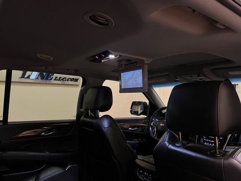 Used 2018 Cadillac Escalade Luxury RWD image 37