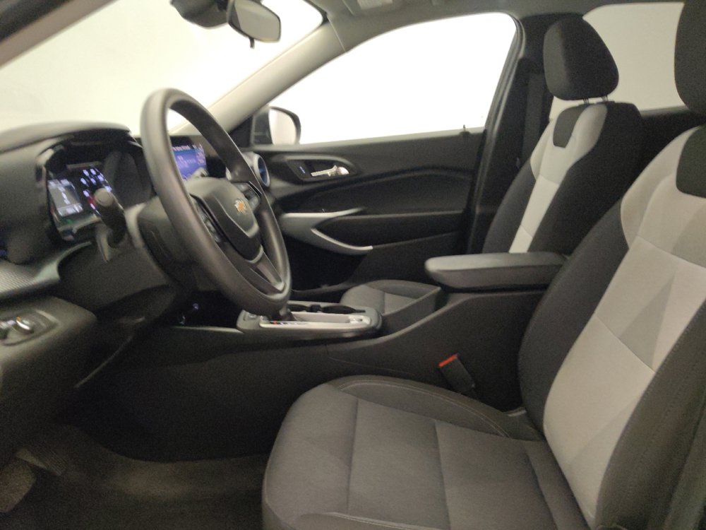 Used 2024 Chevrolet Trax LS FWD image 17