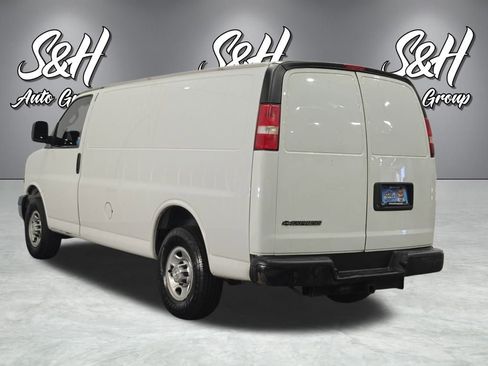 Used 2018 Chevrolet Express 3500 w/ Driver Convenience Package image 15