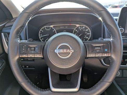 Used 2023 Nissan Rogue SV w/ SV Premium B Package image 18