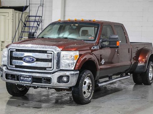 Used 2016 Ford F350 Lariat w/ Lariat Interior Package image 3