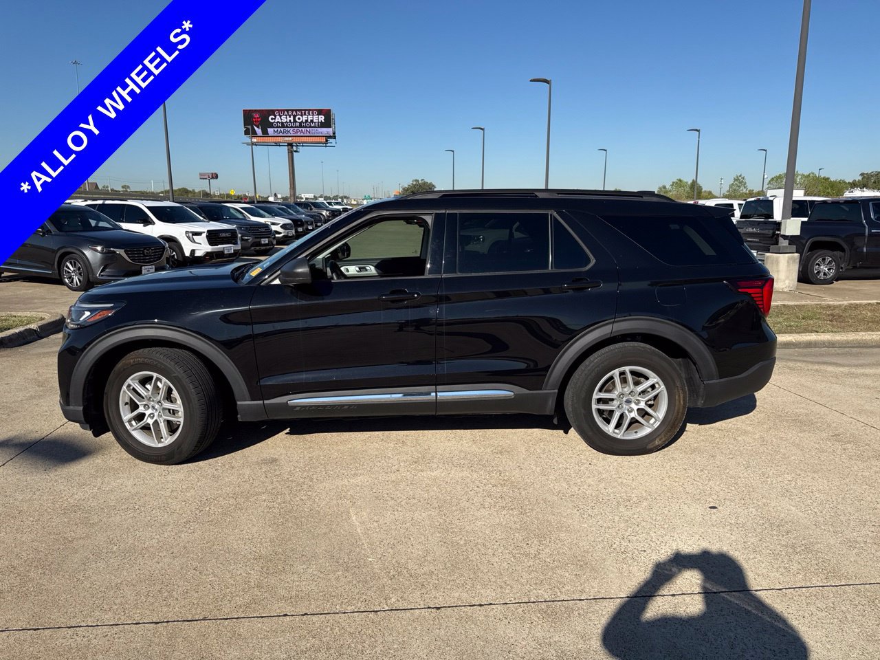Used 2025 Ford Explorer Active w/ Active Comfort Package RWD image 3