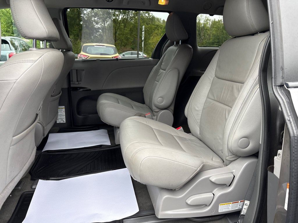 Used 2017 Toyota Sienna XLE Premium AWD/4WD image 22