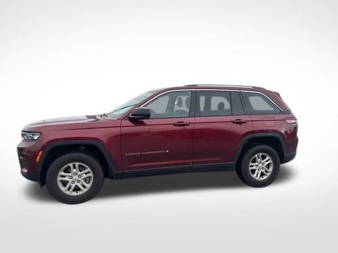 Used 2023 Jeep Grand Cherokee Laredo image 2