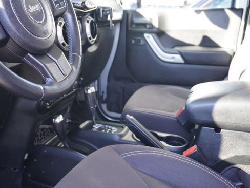 Used 2015 Jeep Wrangler Sahara image 15