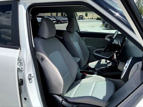 Certified 2025 Kia Soul LX w/ LX Technology Package image 9