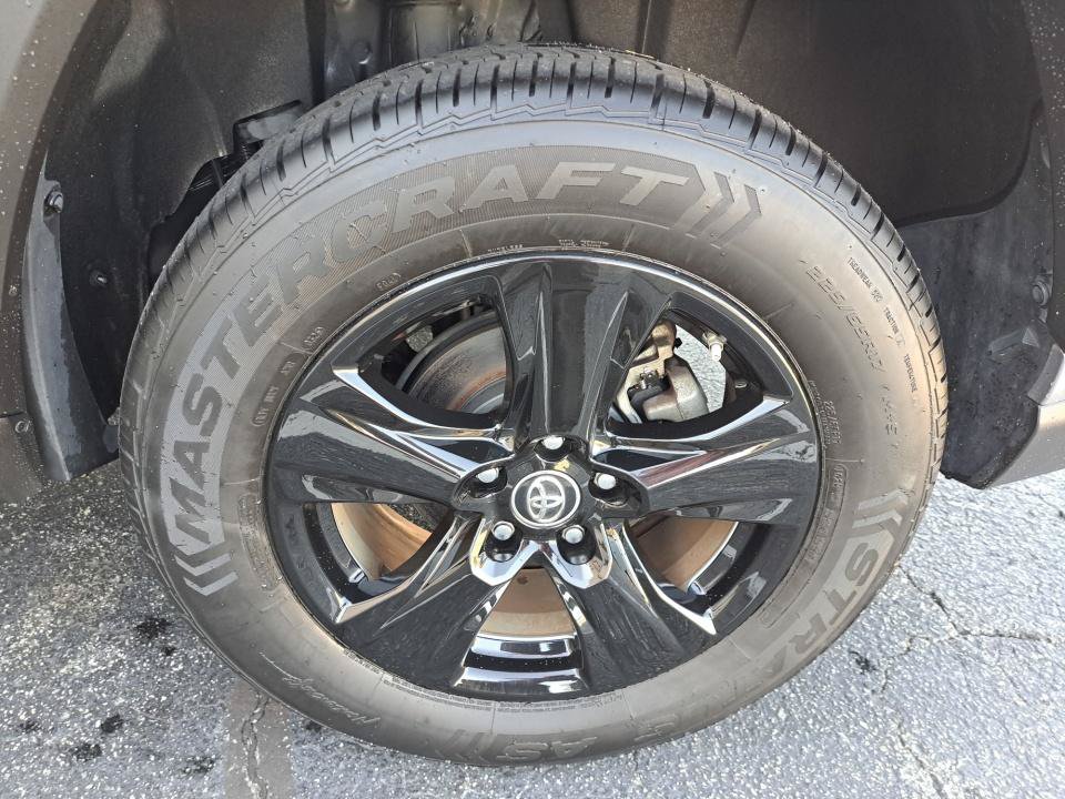 Used 2019 Toyota RAV4 XLE FWD image 23