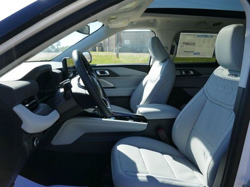 New 2026 Ford Explorer Platinum w/ LUX Leather Package AWD/4WD image 18