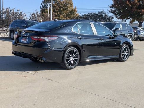 Used 2024 Toyota Camry SE image 6