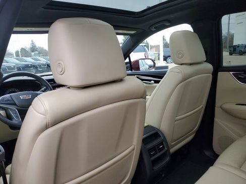 Used 2017 Cadillac XT5 Luxury w/ Driver Awareness Package image 29