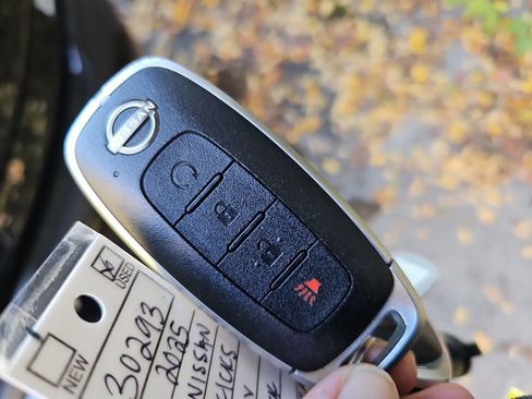 Used 2025 Nissan Kicks SV w/ SV Premium Package image 35