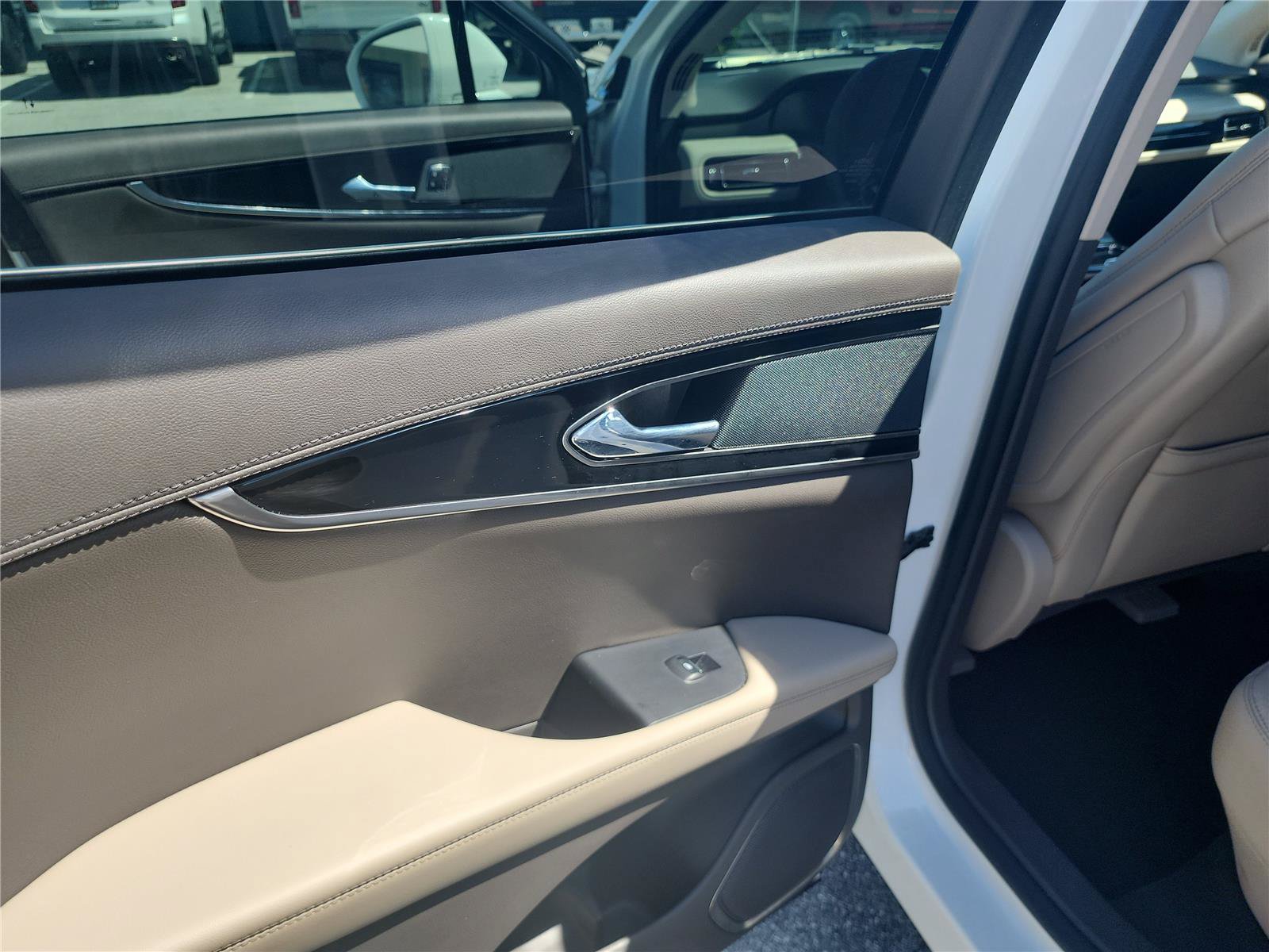 Used 2023 Lincoln Nautilus FWD image 16