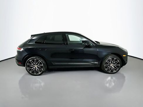 Certified 2025 Porsche Macan image 8