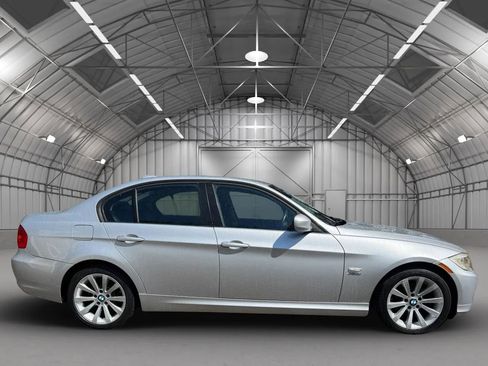 Used 2011 BMW 328i xDrive Sedan AWD/4WD image 2