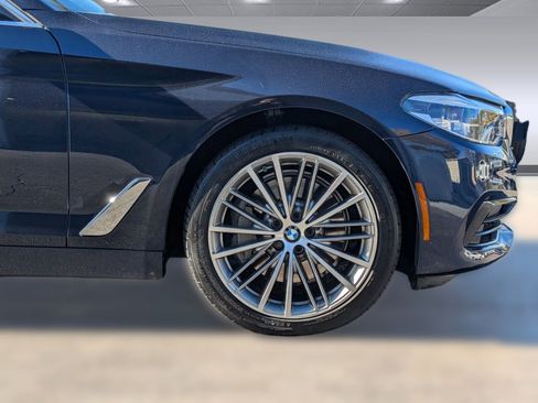 Used 2020 BMW 530i xDrive w/ Executive Package image 12