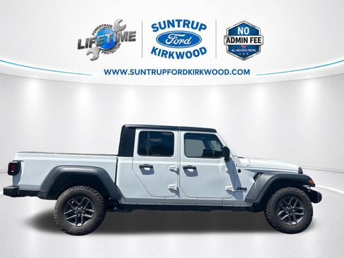 Used 2025 Jeep Gladiator Sport AWD/4WD image 8