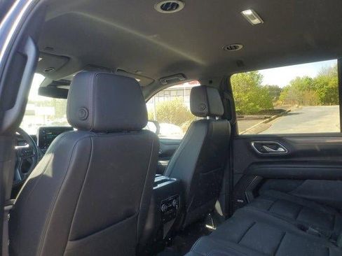Used 2024 Chevrolet Suburban RST RWD image 7