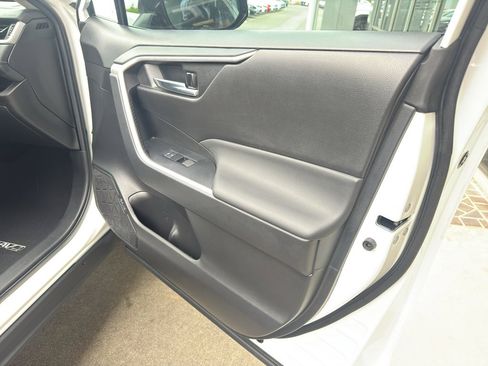 Used 2023 Toyota RAV4 XLE Premium image 21