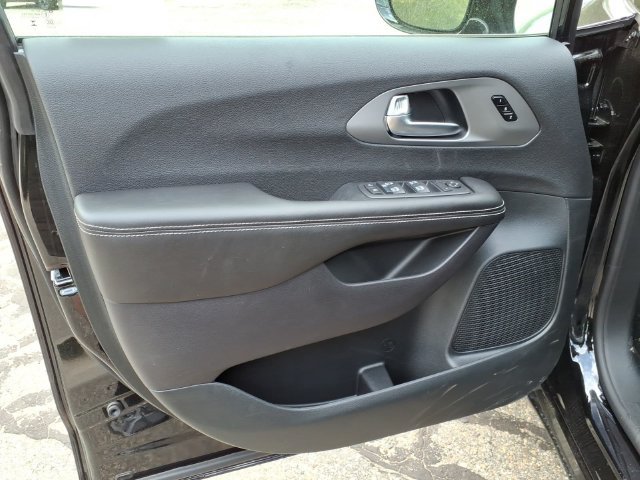New 2027 Chrysler Pacifica Select AWD/4WD image 17