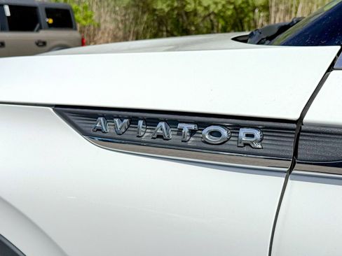 Used 2022 Lincoln Aviator AWD w/ Premium Package image 12