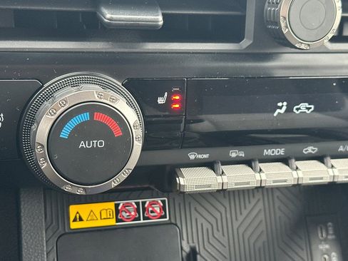 Used 2025 Toyota Tacoma TRD Sport w/ TRD Sport Upgrade Package image 28