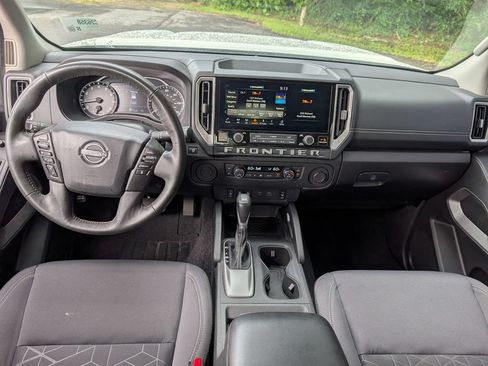 Used 2025 Nissan Frontier SV w/ SV Convenience Package RWD image 25