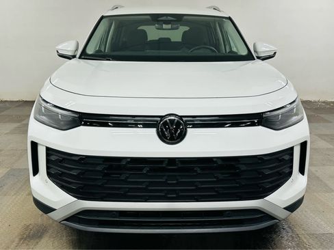 Certified 2025 Volkswagen Tiguan S image 2